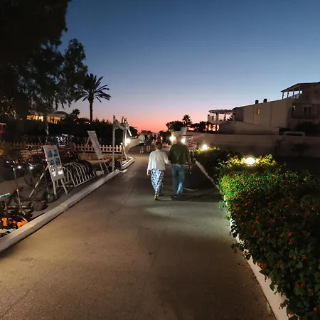 Relaxrooms, With 2 Single Beds *